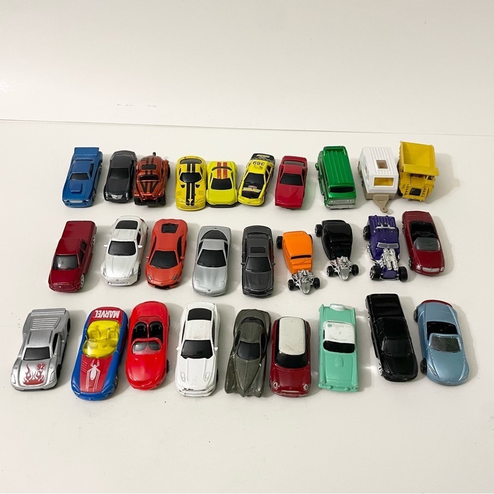 Lot of 28 Diecast Cars Maisto Toys